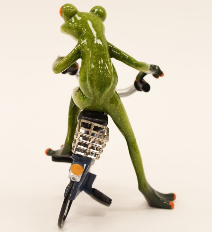 Figurka na prezent żaba rower